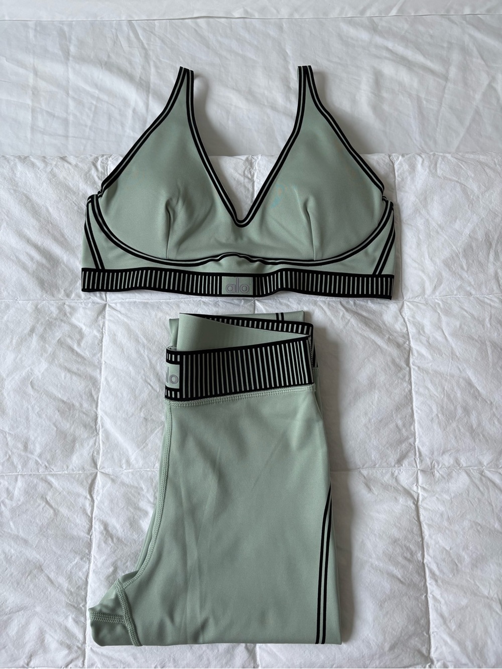 ALO Yoga limestone airlift line up bra and legging selling as set size S